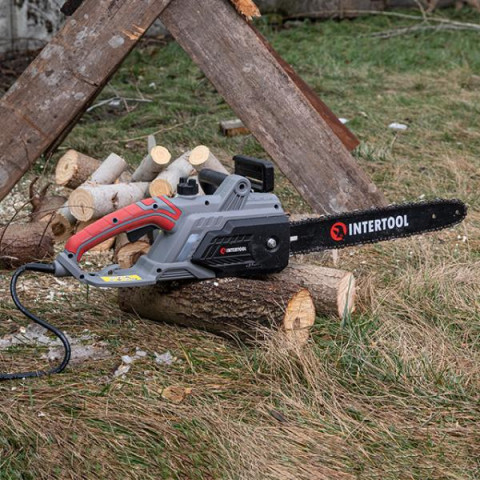 Купити Пила ланцюгова електрична 2400 Вт, шина 40 см, боковий двигун