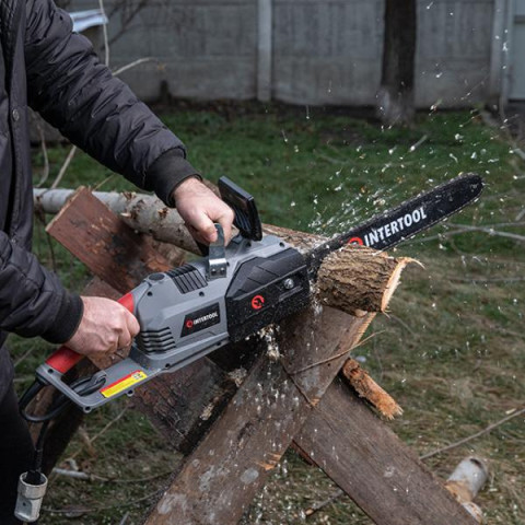 Купити Пила ланцюгова електрична 2400 Вт, шина 40 см, плавний пуск, прямий двигун