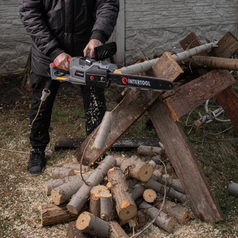 Купити Пила ланцюгова електрична 2400 Вт, шина 40 см, плавний пуск, прямий двигун