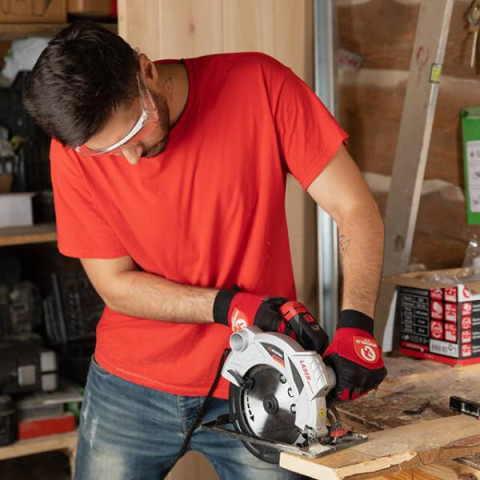 Купити Пила дискова 2000 Вт, 5000 об/хв., кут - 90°-45°, глибина розпилювання - 85-56 мм, диск - 235*30 мм,