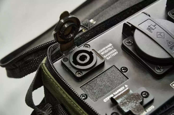 Купити Зарядна станція Bandera Power 255S 943 Вт/год 255 000 мАг зі швидкою зарядкою