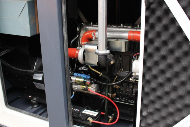 Купити Дизельный генератор FE POWER FE-R 75 KVA