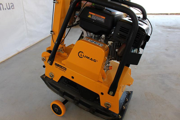 Купити Бензиновая реверсивная виброплита Lumag RP160HPC (30,5кН)