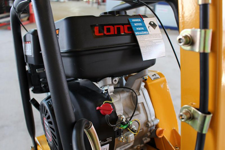 Купити Бензиновая реверсивная виброплита Lumag RP160HPC (30,5кН)