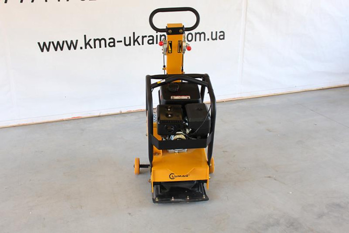 Купити Бензиновая реверсивная виброплита Lumag RP160HPC (30,5кН)