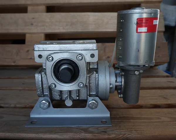 Купити Лебідка редукторна з електроприводом ЛРЕ-0,2 (4об/хв)