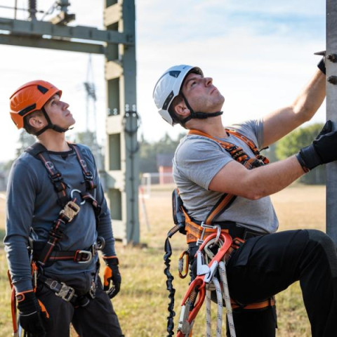 Купити Каска SKYLOTEC INCEPTOR GRX HIGH VOLTAGE, червона / BE-393-13