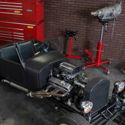 Купить Стенд ремонта двигателей складной поворотный (кантователь) 680кг TORIN T26801