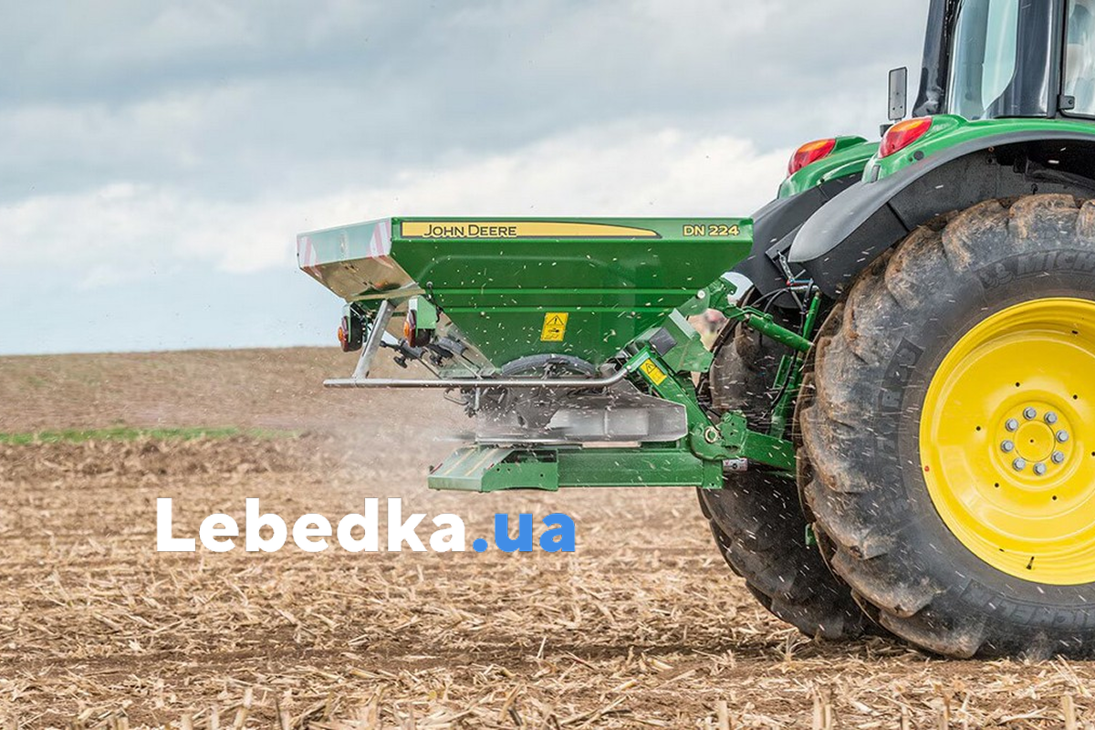 Як вибрати розкидач добрив: від класики до керування зі смартфона