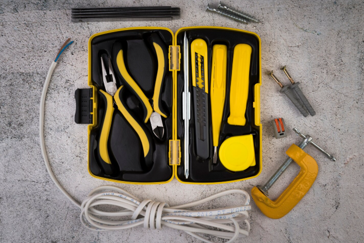 Який інструмент краще подарувати на НР?